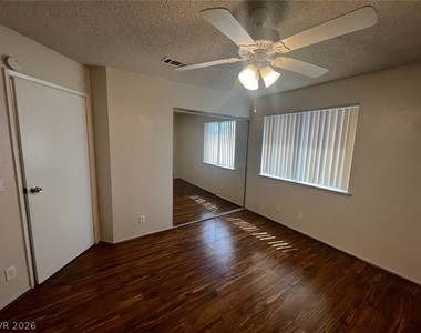 914 Scarlet Ridge Drive - Photo Thumbnail 24