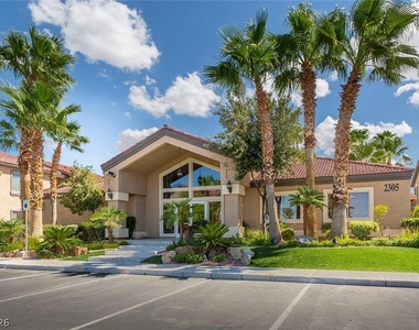 2305 W Horizon Ridge Parkway - Photo Thumbnail 5