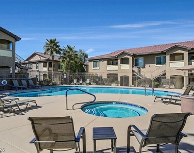2305 W Horizon Ridge Parkway - Photo Thumbnail 3