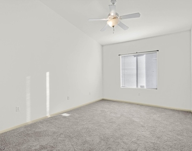 2305 W Horizon Ridge Parkway - Photo Thumbnail 19