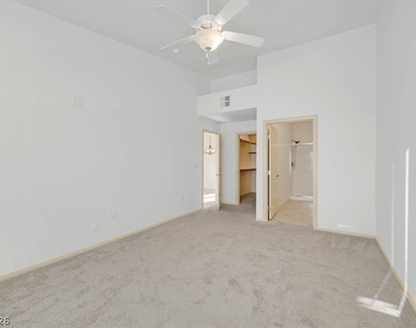 2305 W Horizon Ridge Parkway - Photo Thumbnail 18