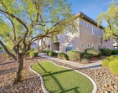 2305 W Horizon Ridge Parkway - Photo Thumbnail 6