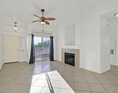 2305 W Horizon Ridge Parkway - Photo Thumbnail 23