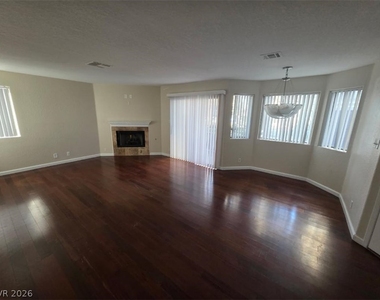 5052 S Rainbow Boulevard - Photo Thumbnail 4