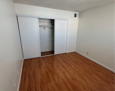 2236 E Desert Inn Road - Photo Thumbnail 14
