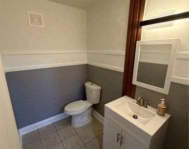2236 E Desert Inn Road - Photo Thumbnail 10