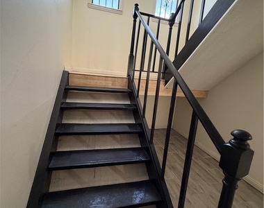 2236 E Desert Inn Road - Photo Thumbnail 11