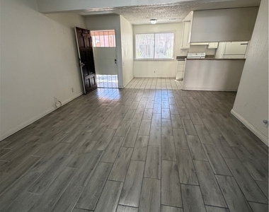 2236 E Desert Inn Road - Photo Thumbnail 3