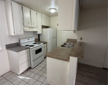 2236 E Desert Inn Road - Photo Thumbnail 7
