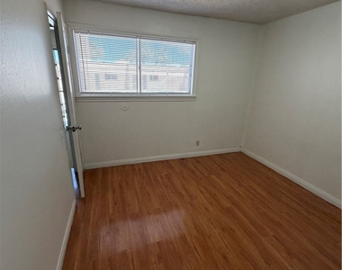 2236 E Desert Inn Road - Photo Thumbnail 16
