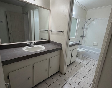 2236 E Desert Inn Road - Photo Thumbnail 20