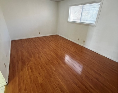 2236 E Desert Inn Road - Photo Thumbnail 21