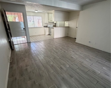 2236 E Desert Inn Road - Photo Thumbnail 4