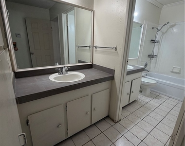 2236 E Desert Inn Road - Photo Thumbnail 19