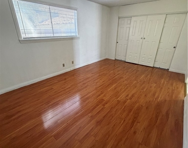 2236 E Desert Inn Road - Photo Thumbnail 24