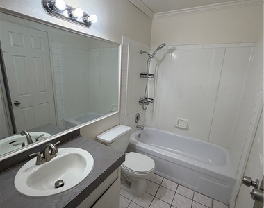 2236 E Desert Inn Road - Photo Thumbnail 18