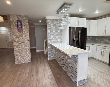 10087 Yellow Canary Avenue - Photo Thumbnail 4