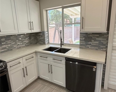 10087 Yellow Canary Avenue - Photo Thumbnail 20
