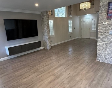 10087 Yellow Canary Avenue - Photo Thumbnail 6