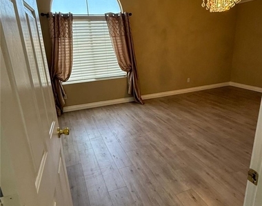 10087 Yellow Canary Avenue - Photo Thumbnail 36