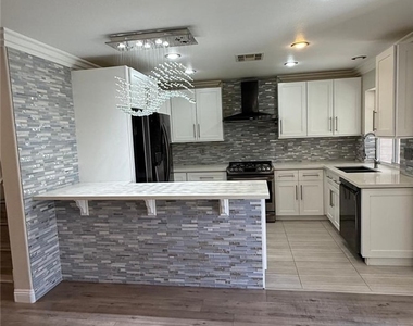 10087 Yellow Canary Avenue - Photo Thumbnail 16
