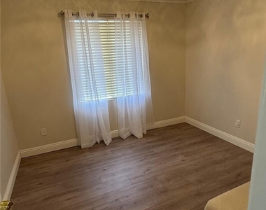 10087 Yellow Canary Avenue - Photo Thumbnail 40