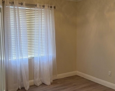 10087 Yellow Canary Avenue - Photo Thumbnail 39