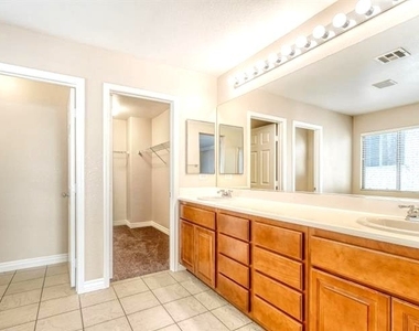 5565 Golden Palms Court - Photo Thumbnail 20