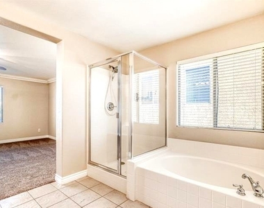 5565 Golden Palms Court - Photo Thumbnail 21