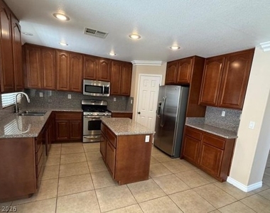 5565 Golden Palms Court - Photo Thumbnail 5