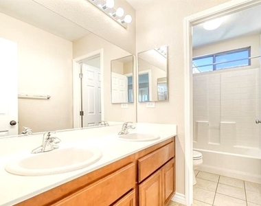 5565 Golden Palms Court - Photo Thumbnail 19