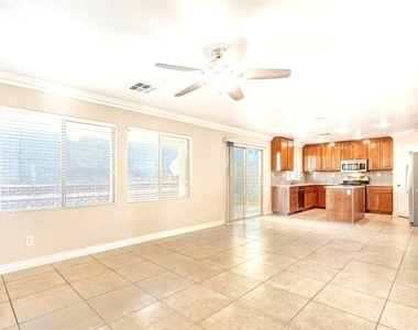 5565 Golden Palms Court - Photo Thumbnail 7