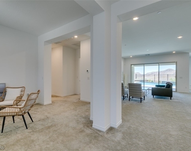 988 Edinburgh Fields Court - Photo Thumbnail 3
