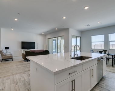 988 Edinburgh Fields Court - Photo Thumbnail 25