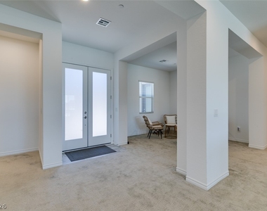 988 Edinburgh Fields Court - Photo Thumbnail 4