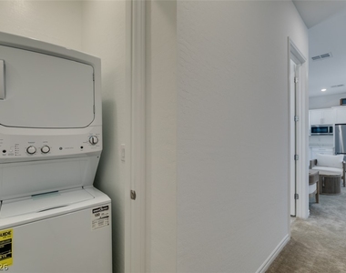 988 Edinburgh Fields Court - Photo Thumbnail 38