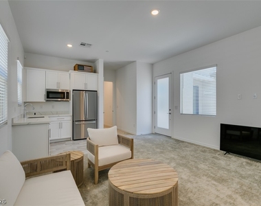 988 Edinburgh Fields Court - Photo Thumbnail 37