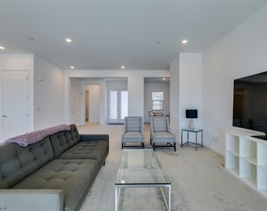988 Edinburgh Fields Court - Photo Thumbnail 15