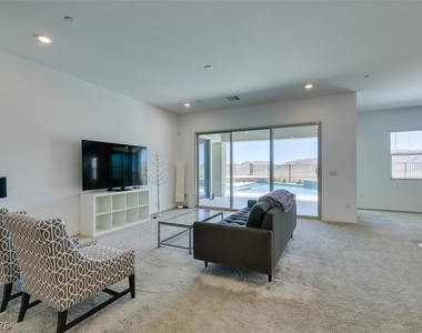 988 Edinburgh Fields Court - Photo Thumbnail 12