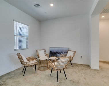 988 Edinburgh Fields Court - Photo Thumbnail 5