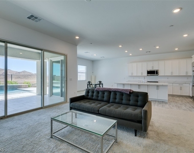 988 Edinburgh Fields Court - Photo Thumbnail 10