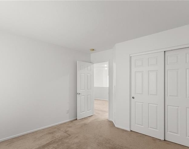 9123 Weeping Hollow Avenue - Photo Thumbnail 29