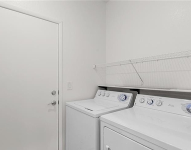 9123 Weeping Hollow Avenue - Photo Thumbnail 14