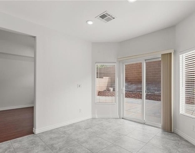 9123 Weeping Hollow Avenue - Photo Thumbnail 11