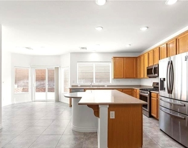 9123 Weeping Hollow Avenue - Photo Thumbnail 5