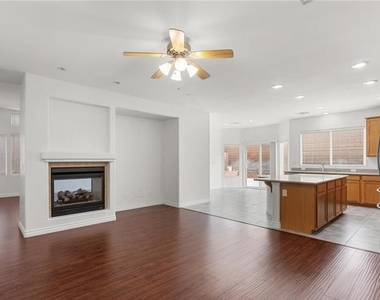 9123 Weeping Hollow Avenue - Photo Thumbnail 8