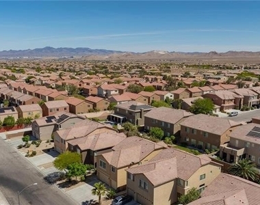 9123 Weeping Hollow Avenue - Photo Thumbnail 45