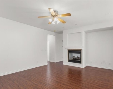 9123 Weeping Hollow Avenue - Photo Thumbnail 9
