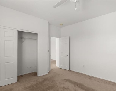 9123 Weeping Hollow Avenue - Photo Thumbnail 22