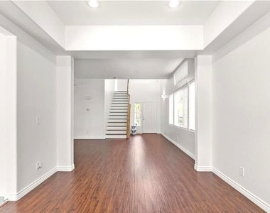 9123 Weeping Hollow Avenue - Photo Thumbnail 10